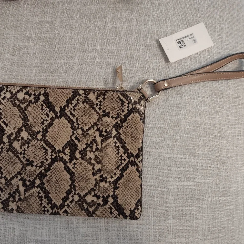 NWT Snake Print Zippered Wristlet - Picture 4 of 5
